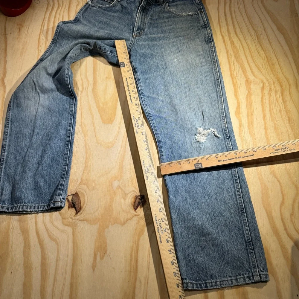 RedHead Men's Classic Fit Medium Wash Distressed Denim Jeans Waist 33